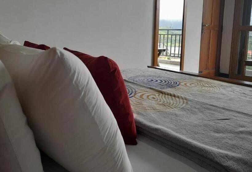 פנסיון Kadalla Cottage