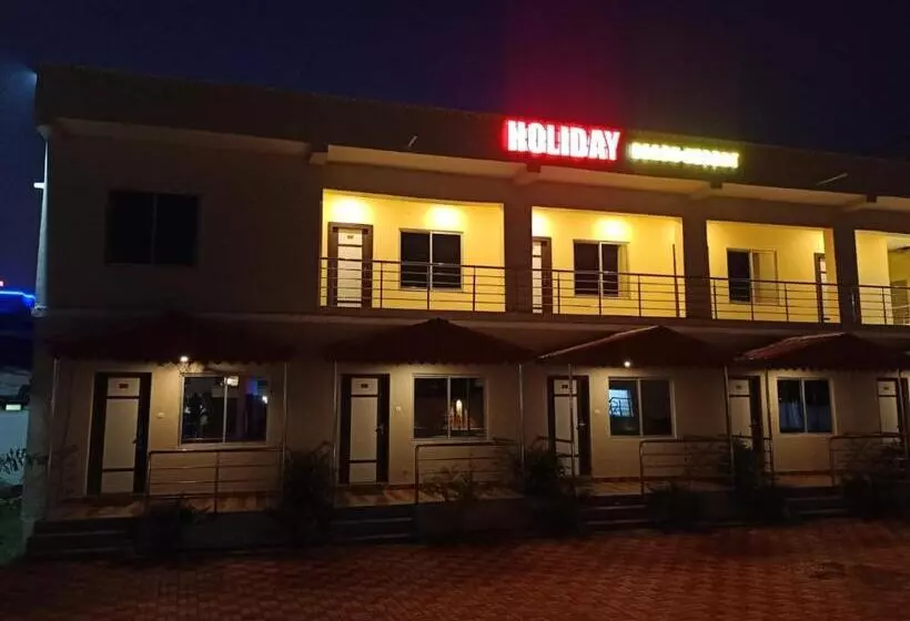 ホテル Holiday Beach Resort !! Beach Distance 50 Mts !!