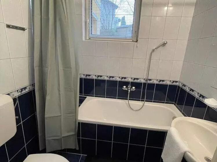 Aamiaismajoitus (B&B) Tölgyfa Panzió