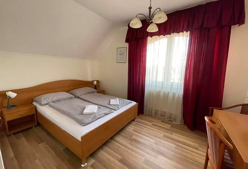 Aamiaismajoitus (B&B) Tölgyfa Panzió