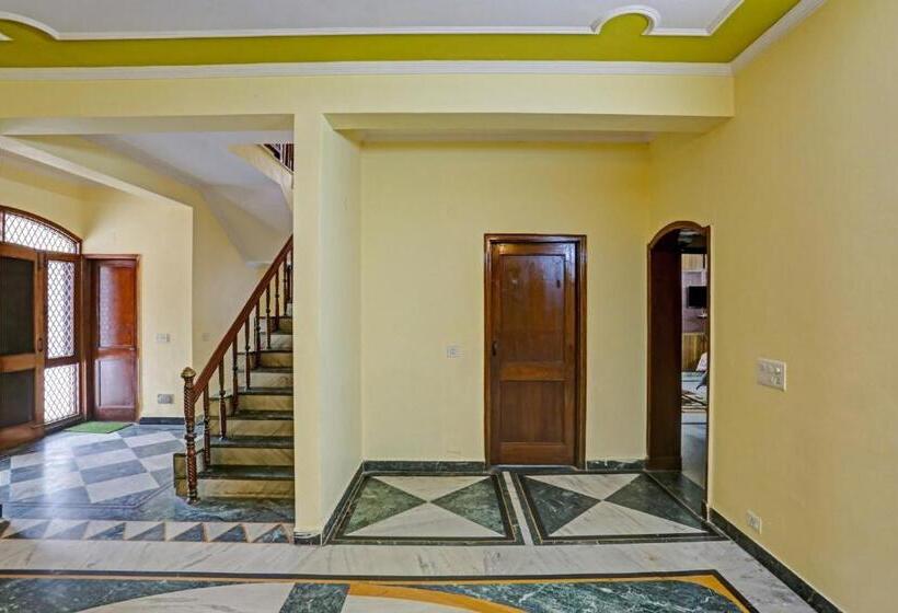 Hotel Oyo Flagship 81046 Royal Retreat