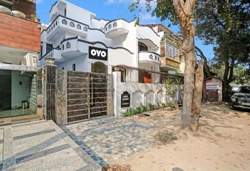Hotelli Oyo Flagship 81046 Royal Retreat