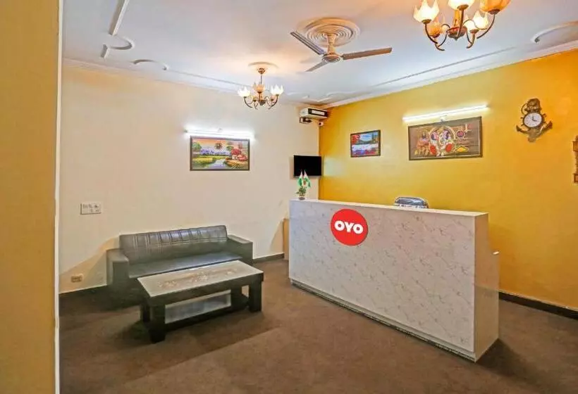 Hotelli Oyo Flagship 81046 Royal Retreat