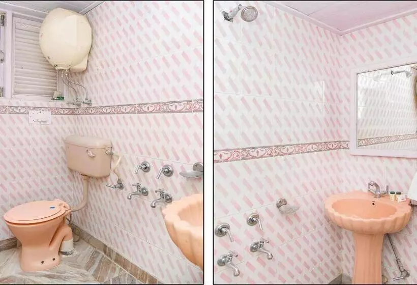 ホテル Collection O 81015 Village Heart Cottage