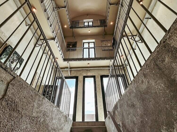 هتل Hôtel La Prison