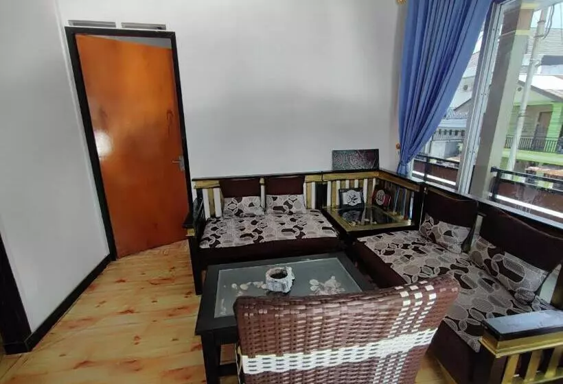 ホテル Oyo 92357 Zzip Homestay