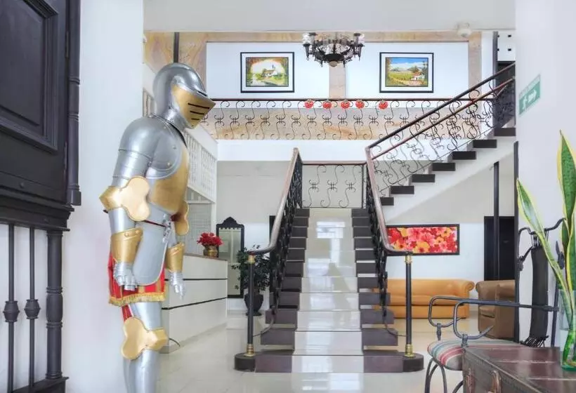 Отель Colonial Plaza