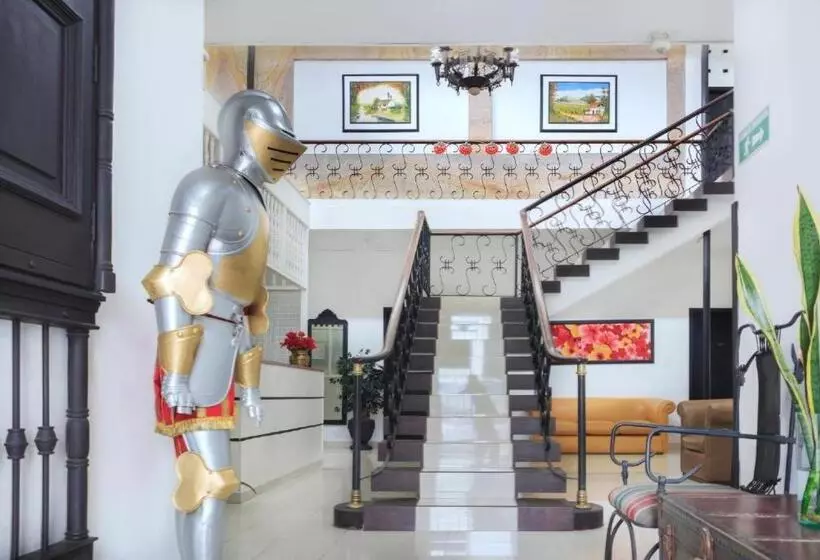 Отель Colonial Plaza