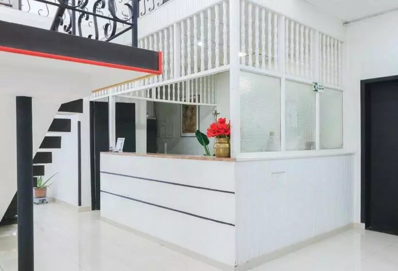 Отель Colonial Plaza