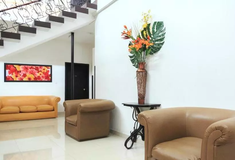 Отель Colonial Plaza