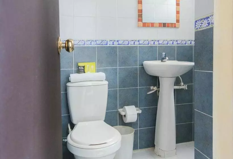 Отель Colonial Plaza