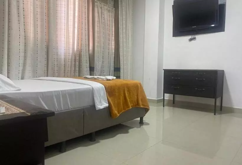 Отель Colonial Plaza