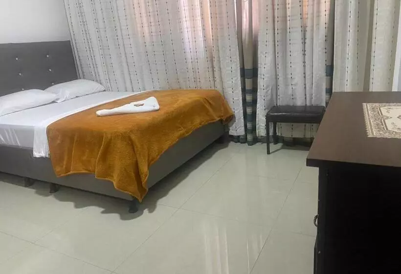 Отель Colonial Plaza