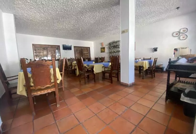 Отель Colonial Plaza