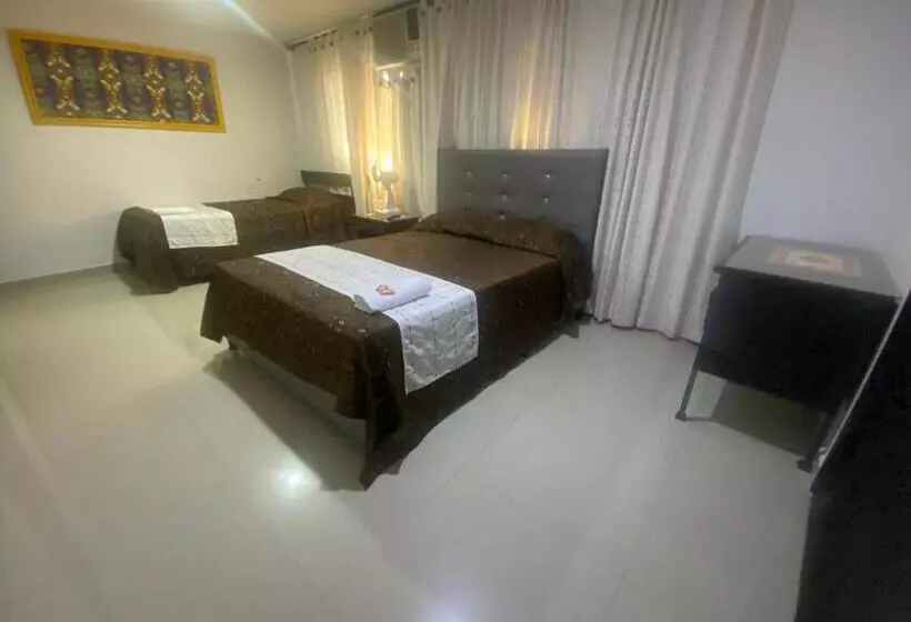 Отель Colonial Plaza