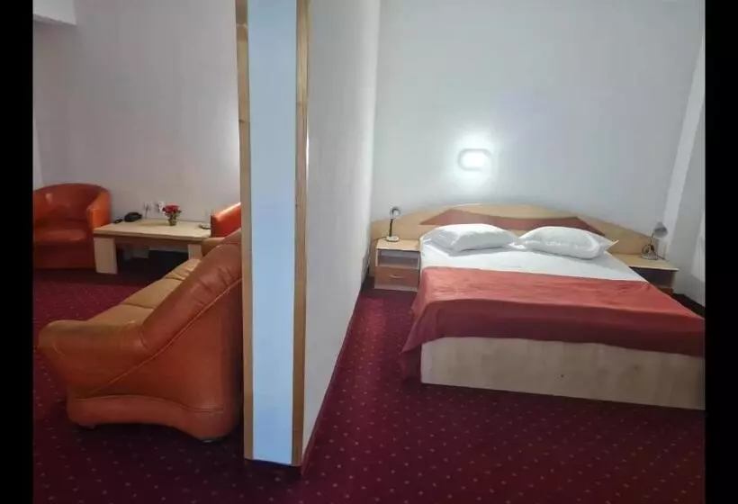 هتل Cornul Vanatorului