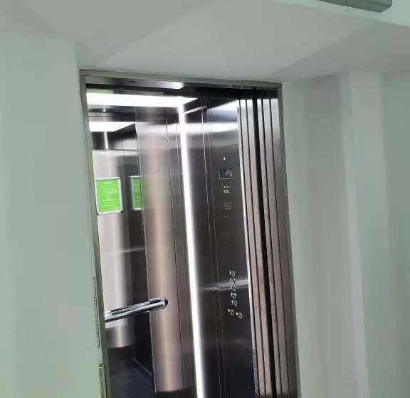 هتل Cornul Vanatorului