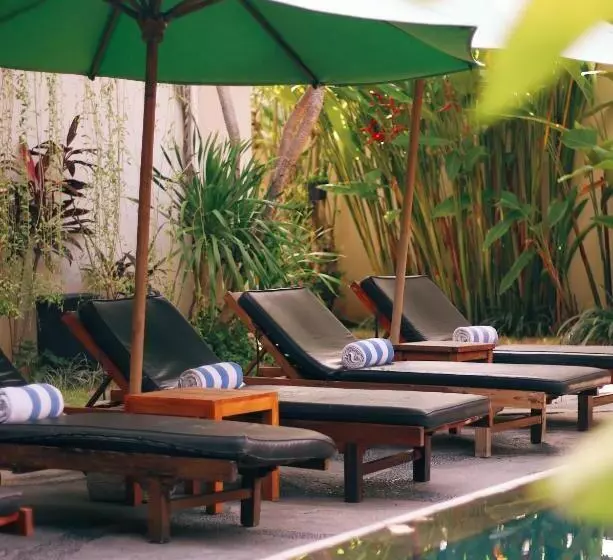 Grandmas Plus Hotel Airport