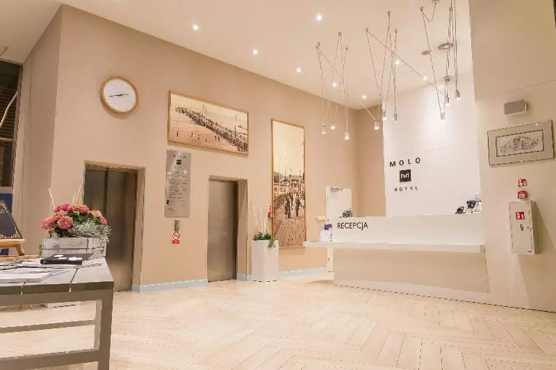 酒店 Molo