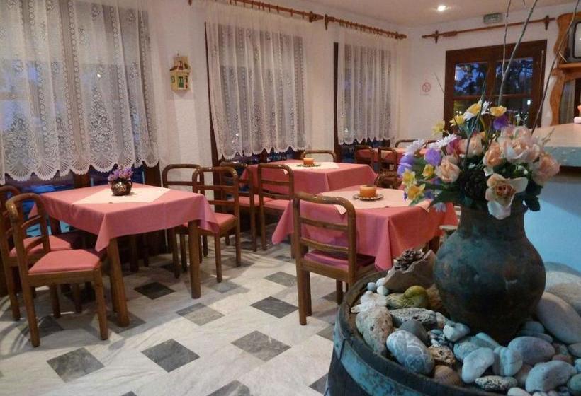 فندق Paris Beach