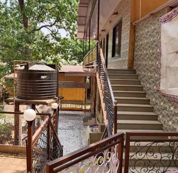ペンション New Alpha House Matheran