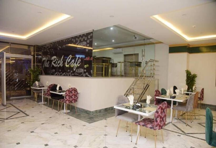 The Rich Hotel & Apartments