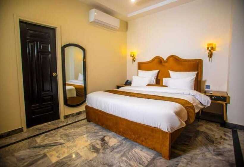 The Rich Hotel & Apartments