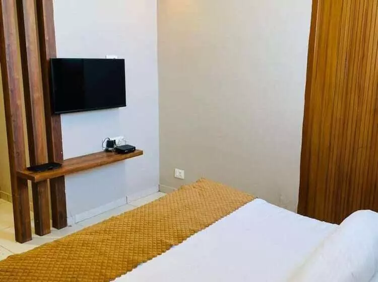 Fabhotel Dc Premium