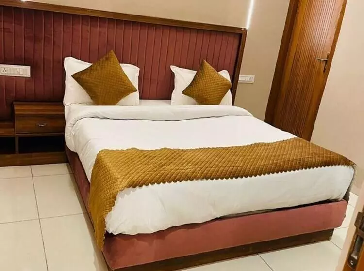 Fabhotel Dc Premium