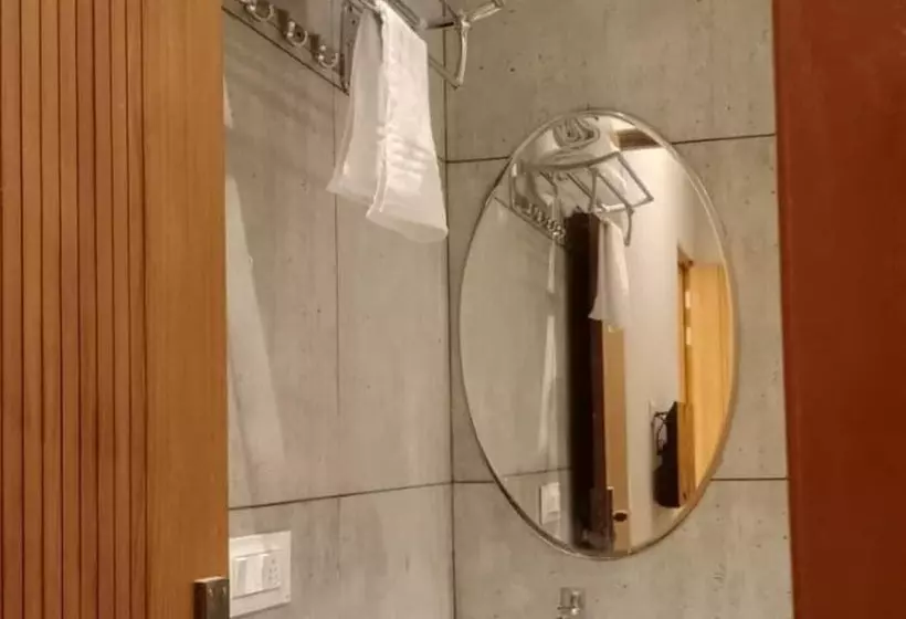 Fabhotel Dc Premium