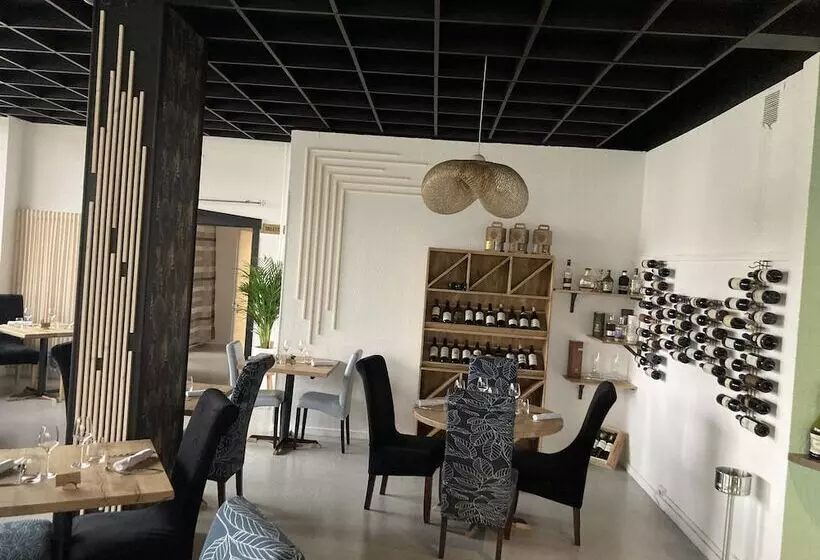 Hotelli Hôtel Restaurant Le S Y