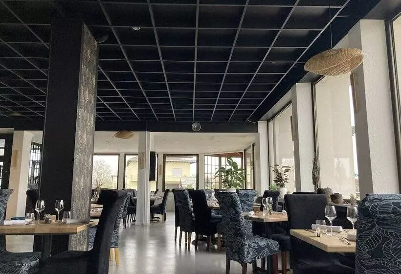 Hotelli Hôtel Restaurant Le S Y