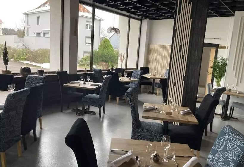 Hotelli Hôtel Restaurant Le S Y