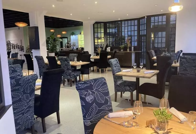 Hotelli Hôtel Restaurant Le S Y