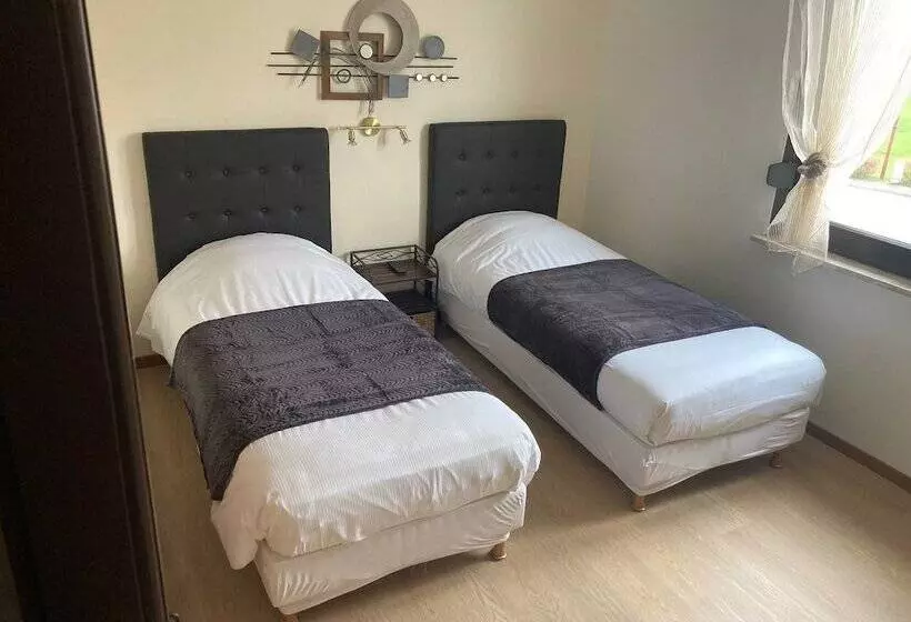 Hotelli Hôtel Restaurant Le S Y