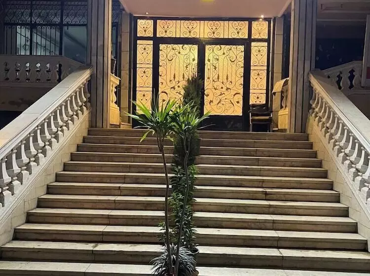 تختخواب و صبحانه Asia Grand Museum & Pyramids View