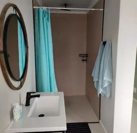 ペンション Cove Rock Stay