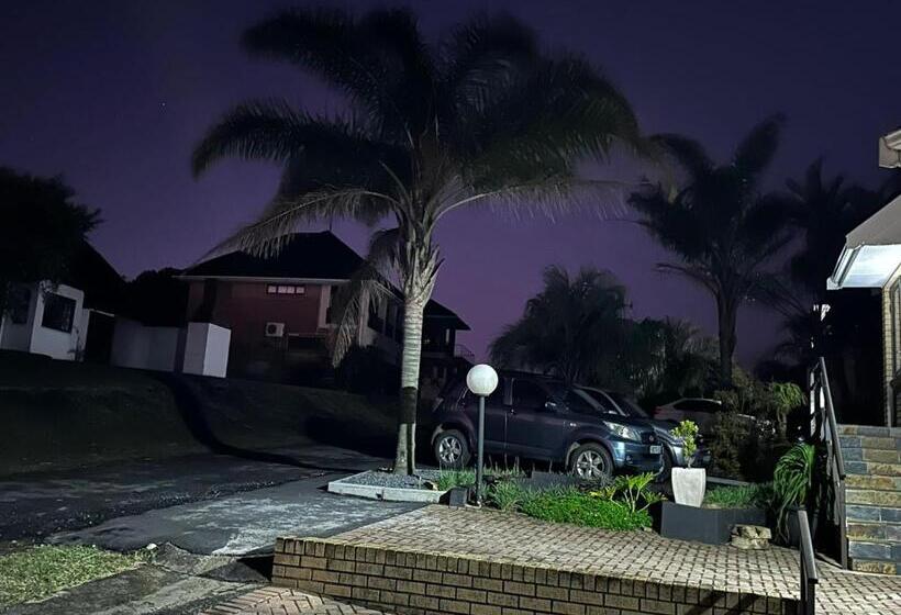 بنسيون Cove Rock Stay