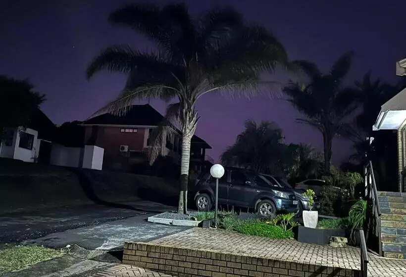 ペンション Cove Rock Stay