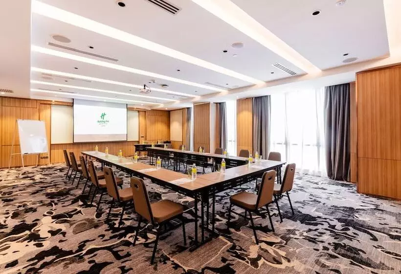 هتل Holiday Inn Sepang Airport By Ihg