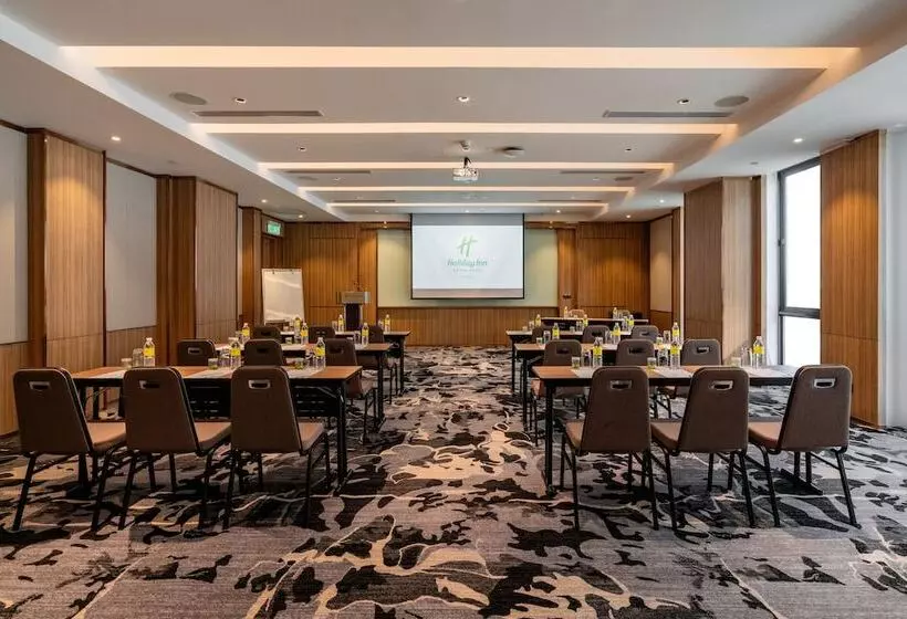 هتل Holiday Inn Sepang Airport By Ihg