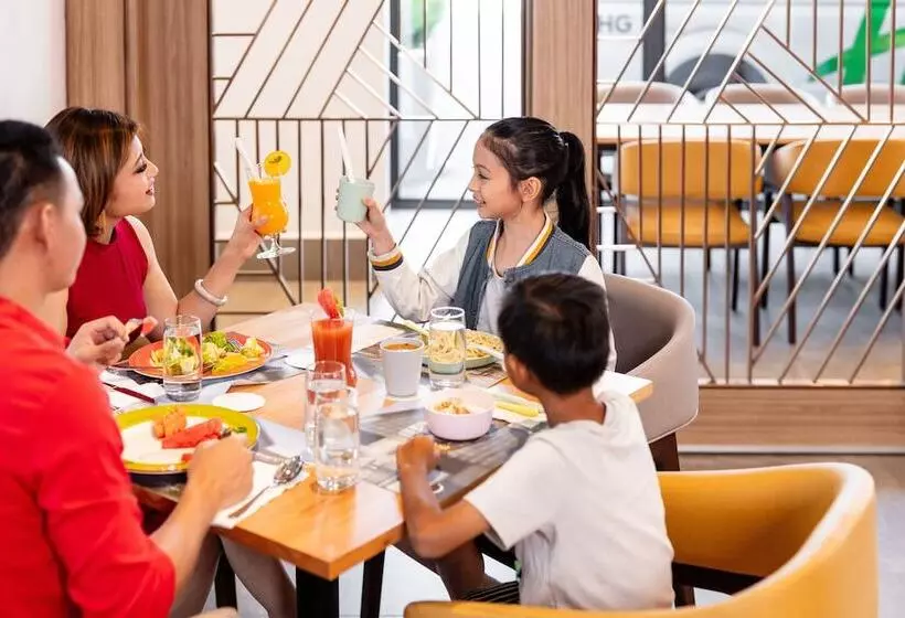 هتل Holiday Inn Sepang Airport By Ihg