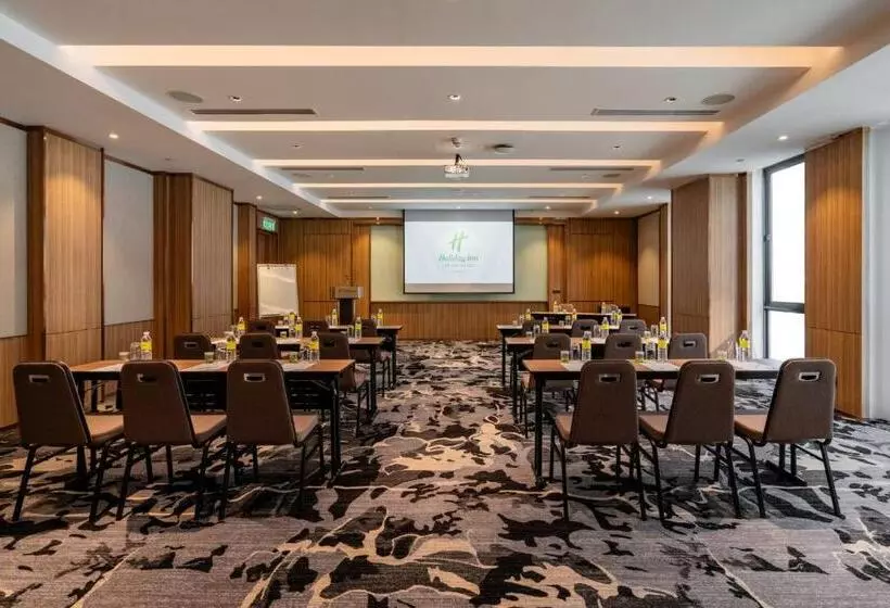 هتل Holiday Inn Sepang Airport By Ihg