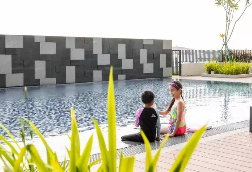 هتل Holiday Inn Sepang Airport By Ihg