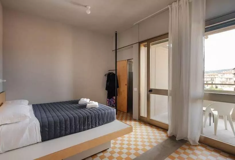 هتل Re Dama Hostel