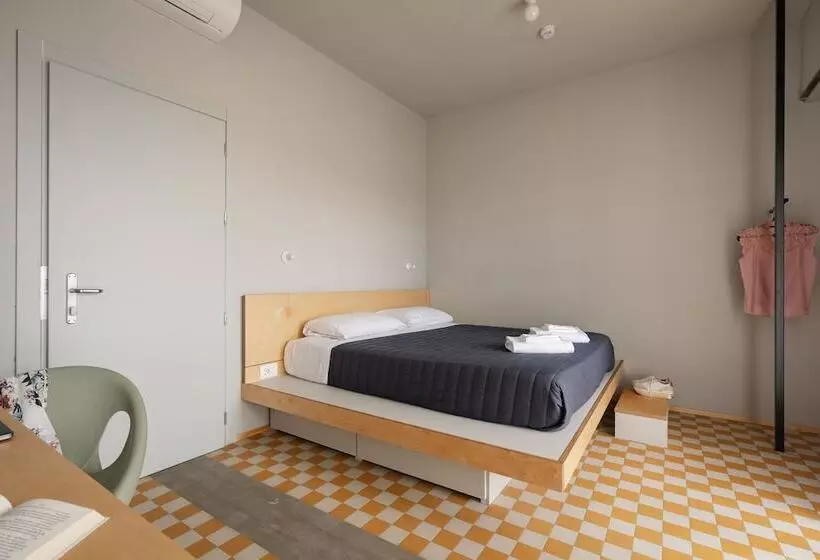 هتل Re Dama Hostel