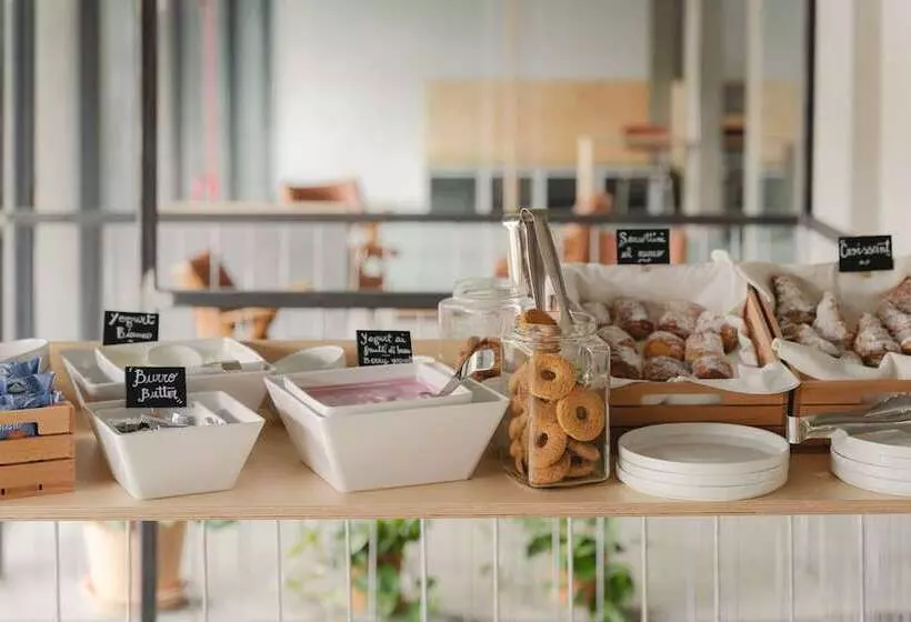 هتل Re Dama Hostel