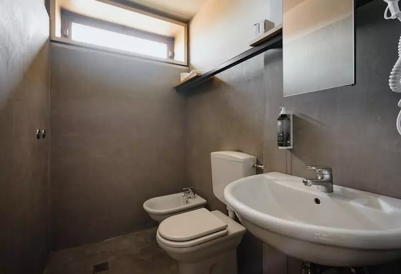 هتل Re Dama Hostel