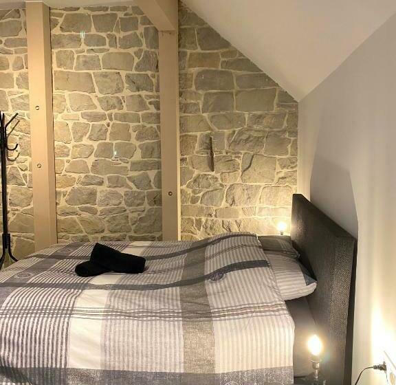 هتل کپسول Ciney Le Nid Du Clocher