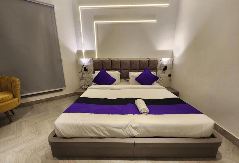 هتل Express Square9